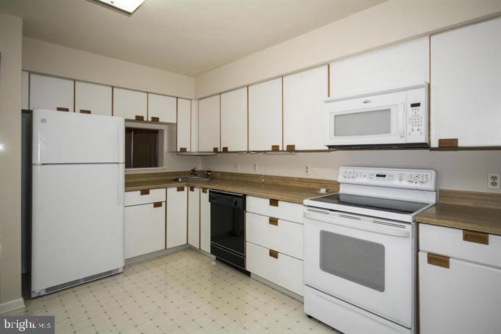THE FALLS - Residential Lease