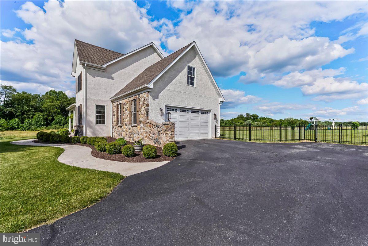 LONDONDERRY MEADOWS - Residential