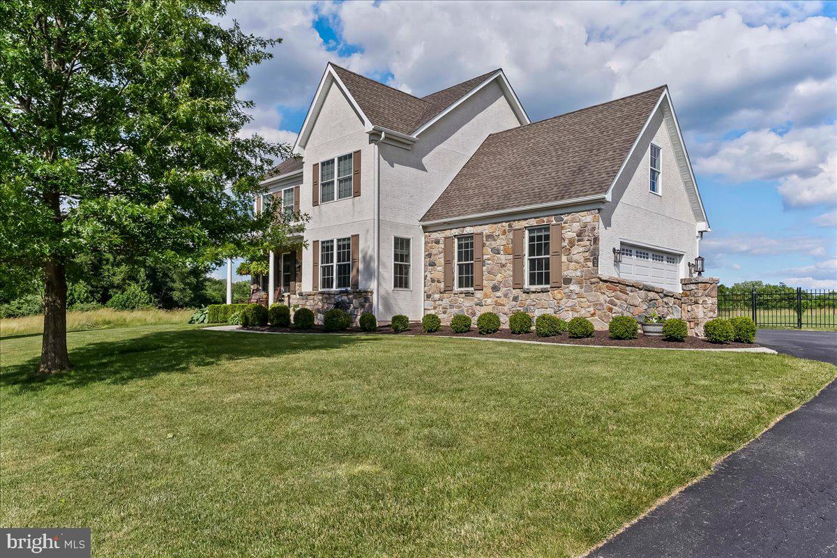 LONDONDERRY MEADOWS - Residential