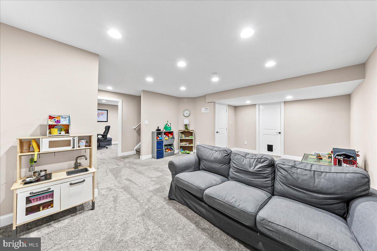 LONDONDERRY MEADOWS - Residential