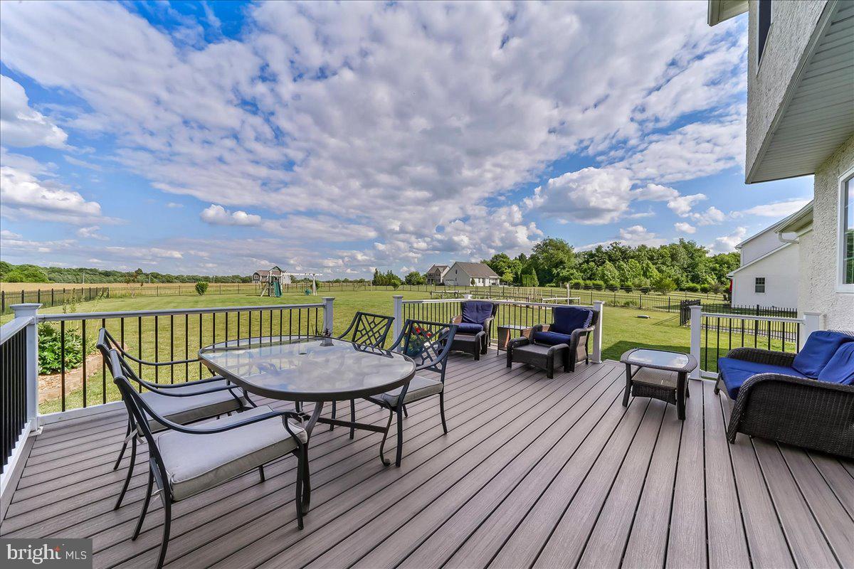 LONDONDERRY MEADOWS - Residential