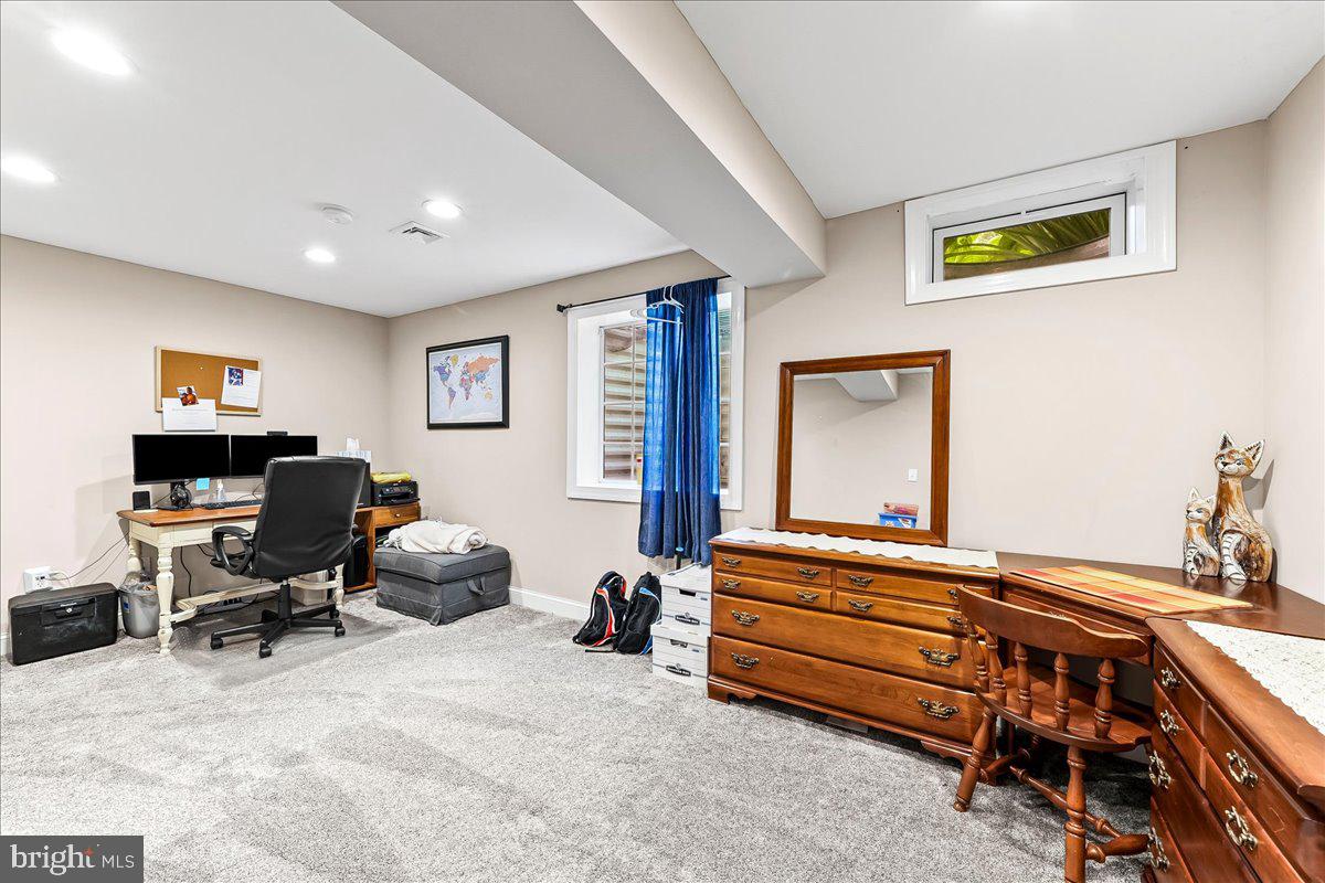 LONDONDERRY MEADOWS - Residential