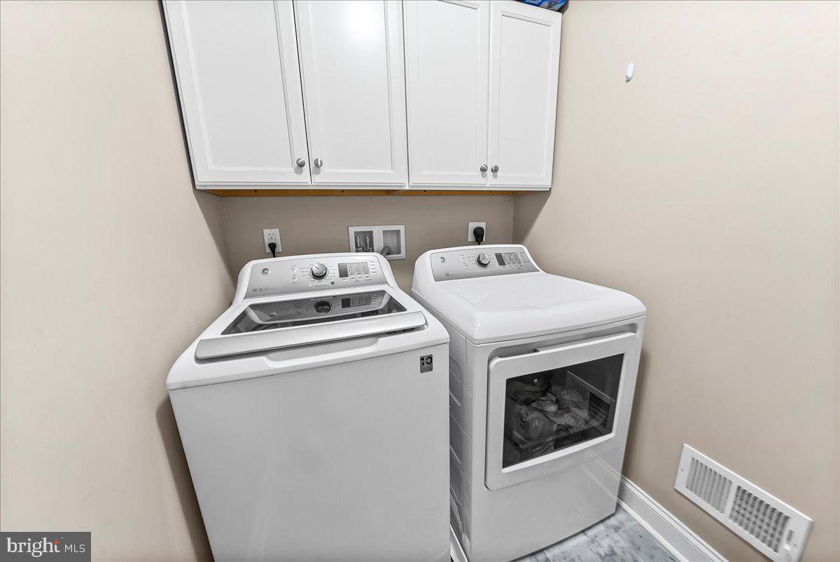 LONDONDERRY MEADOWS - Residential