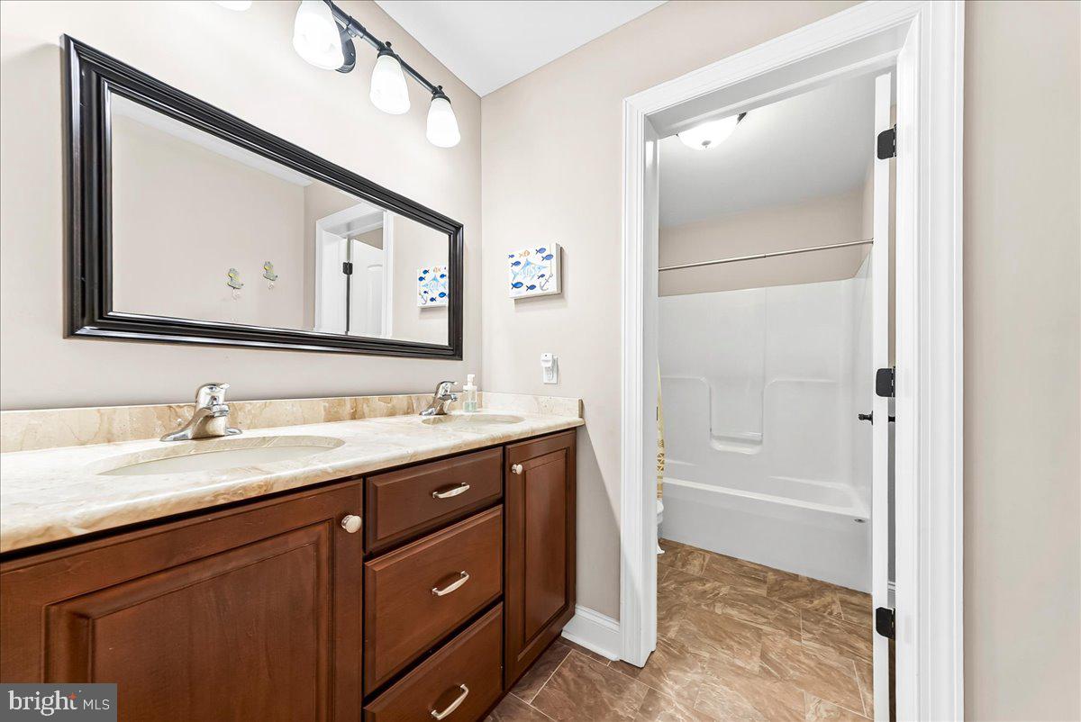 LONDONDERRY MEADOWS - Residential