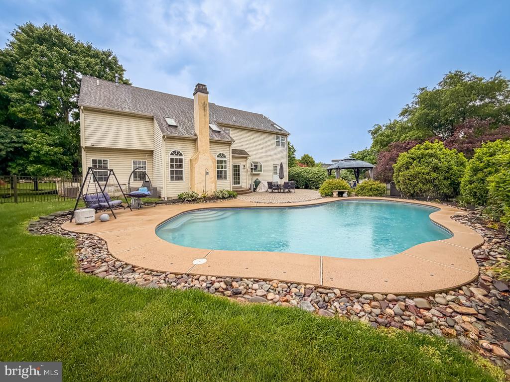 HOLLY MANOR - Residential
