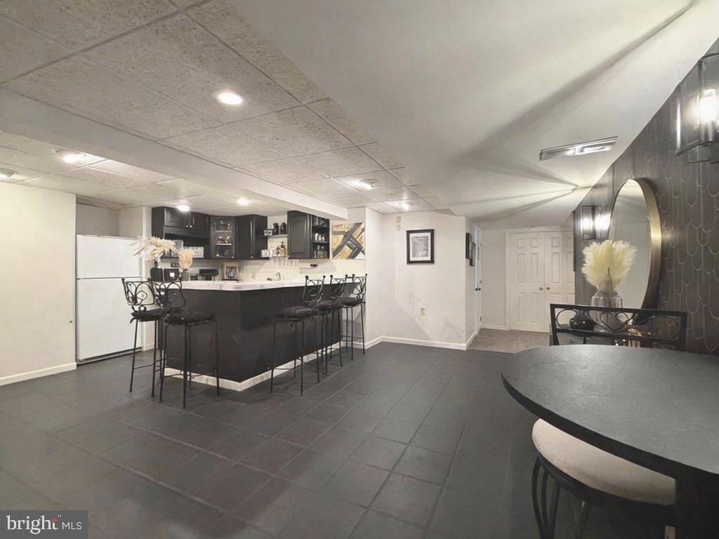 HOLLY MANOR - Residential