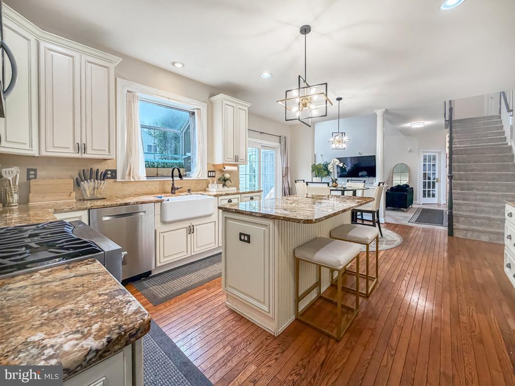 HOLLY MANOR - Residential