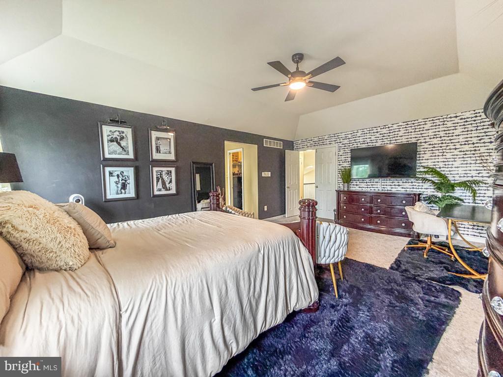 HOLLY MANOR - Residential