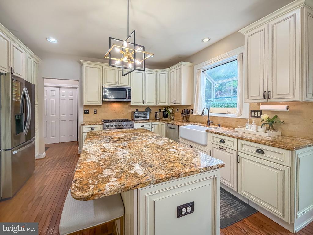 HOLLY MANOR - Residential
