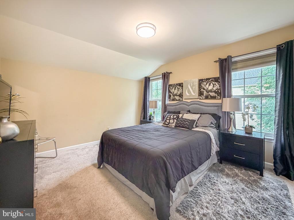 HOLLY MANOR - Residential