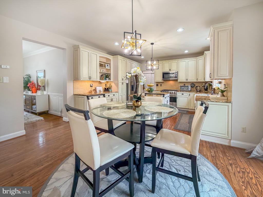 HOLLY MANOR - Residential
