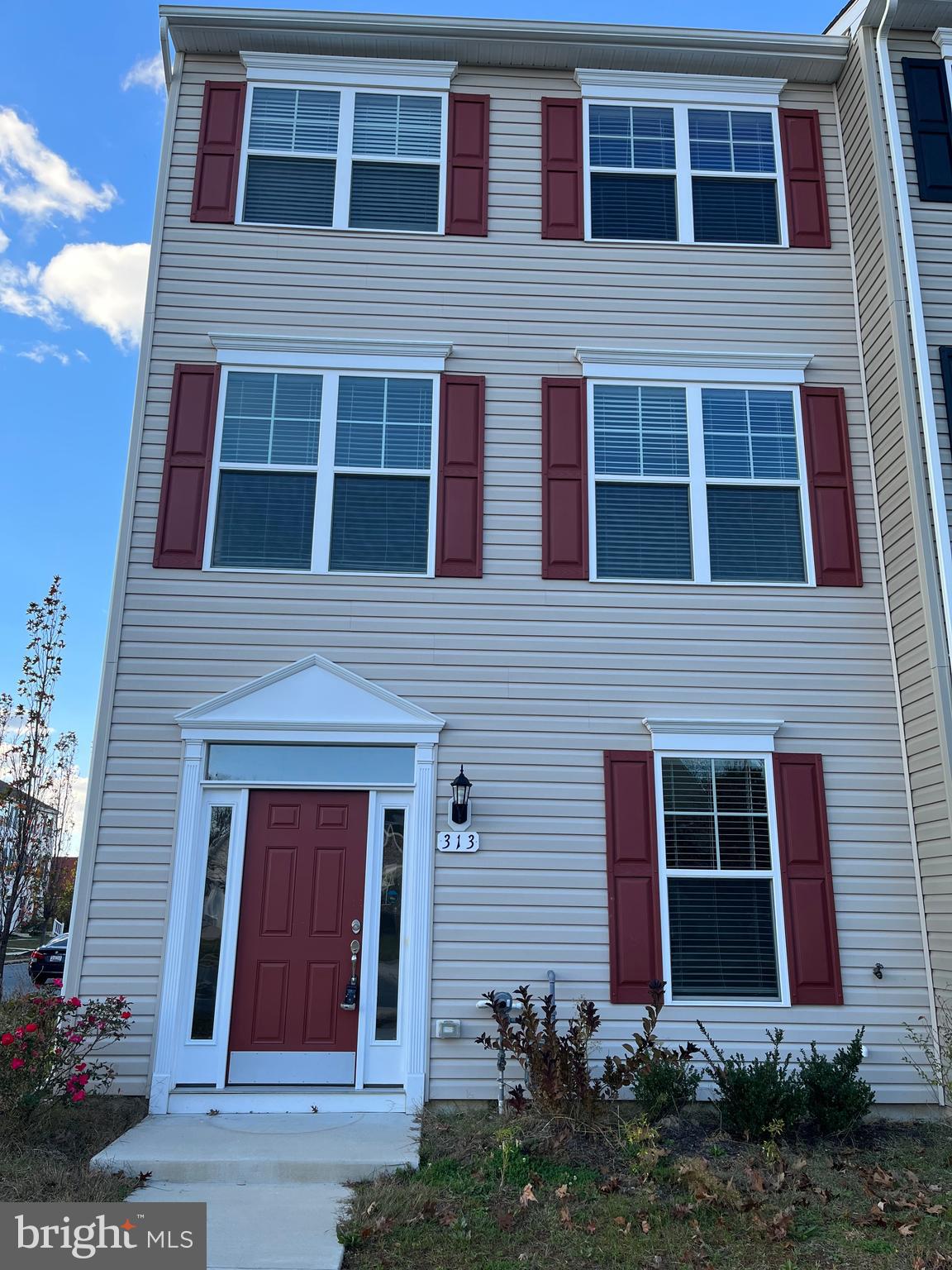 Ashby Commons townhomes are in the heart of it all and offer excellent Talbot County values! Ashby Commons Townhomes are not your typical small, cramped townhouses. Instead, these are three-level townhomes extra large with open kitchen and dining room, spacious family room, large master suite with 9 ft ceiling, 2 secondary bedrooms, a BONUS den/bedroom, 2 full and one half bath, two-car garage. Stainless appliance and granite countertops.