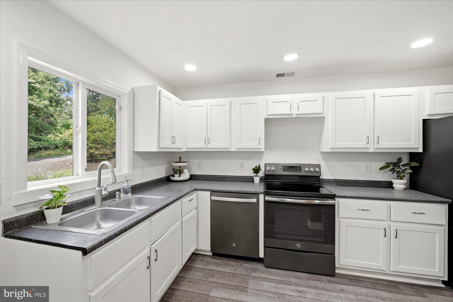 SKYLAND ESTATES - Residential