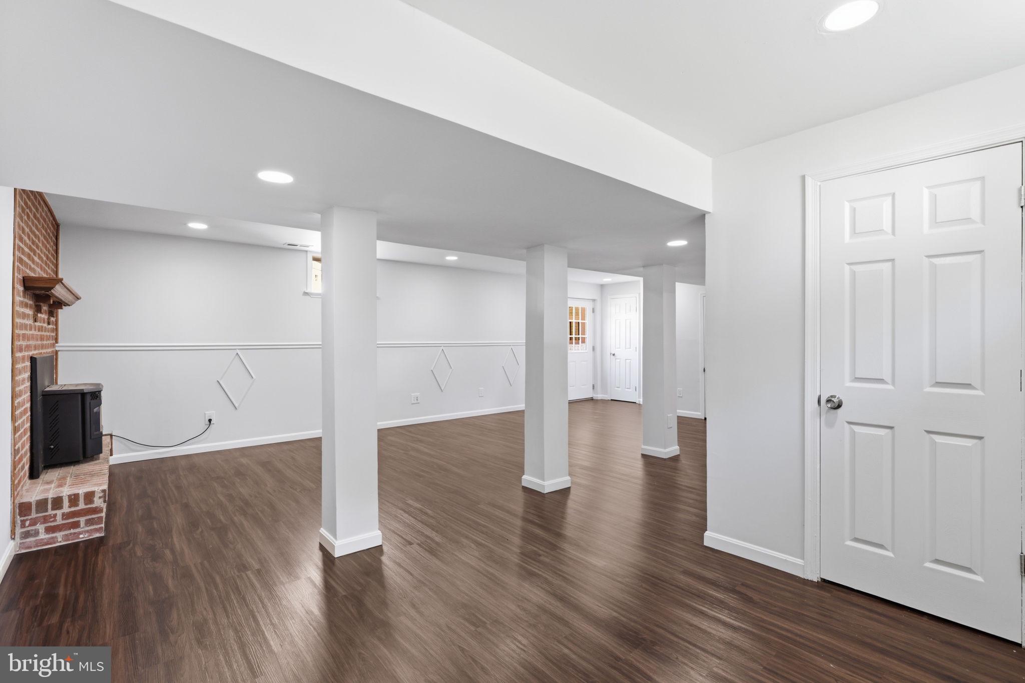 POOLESVILLE OUTSIDE - Residential