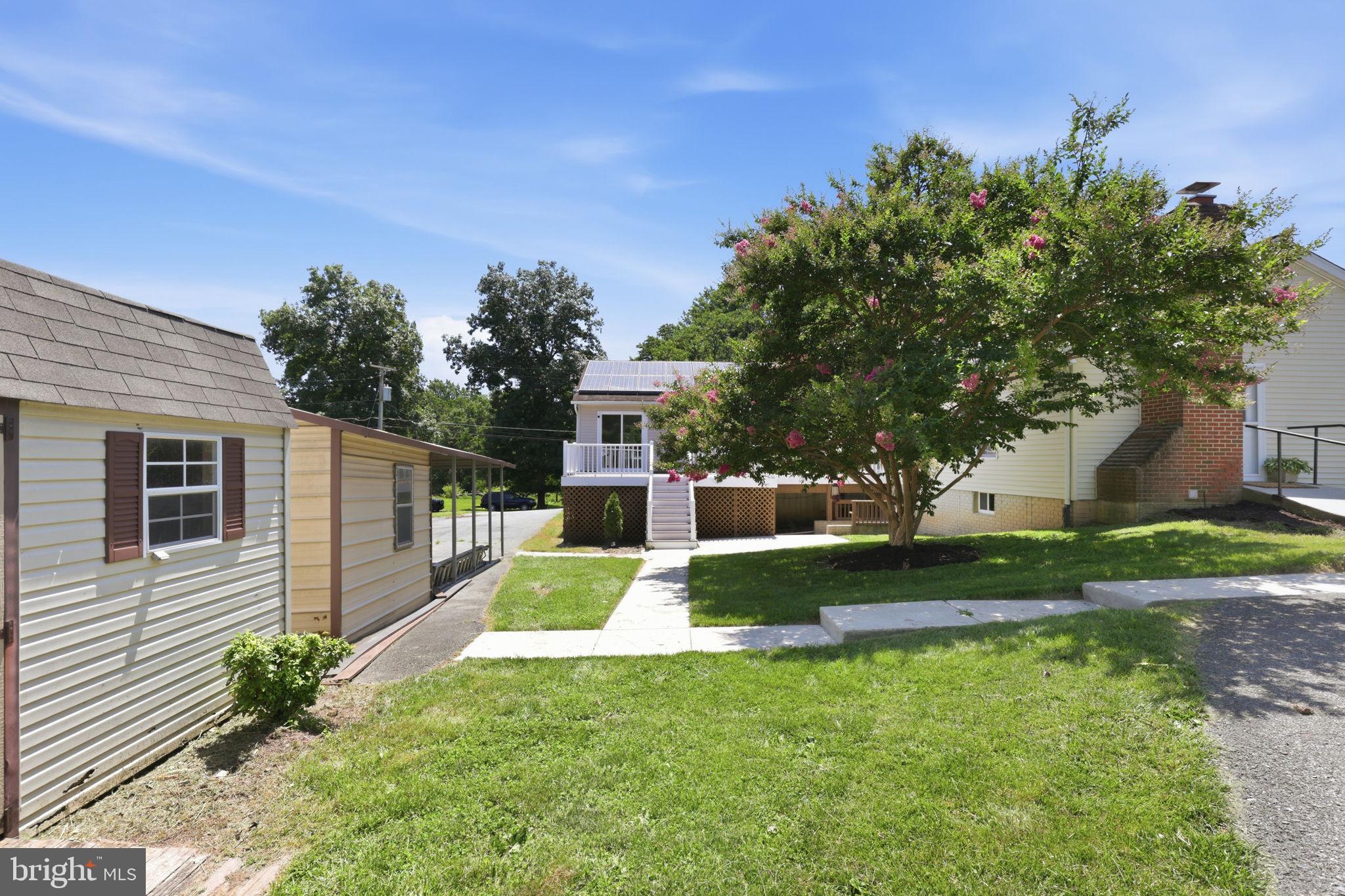 POOLESVILLE OUTSIDE - Residential