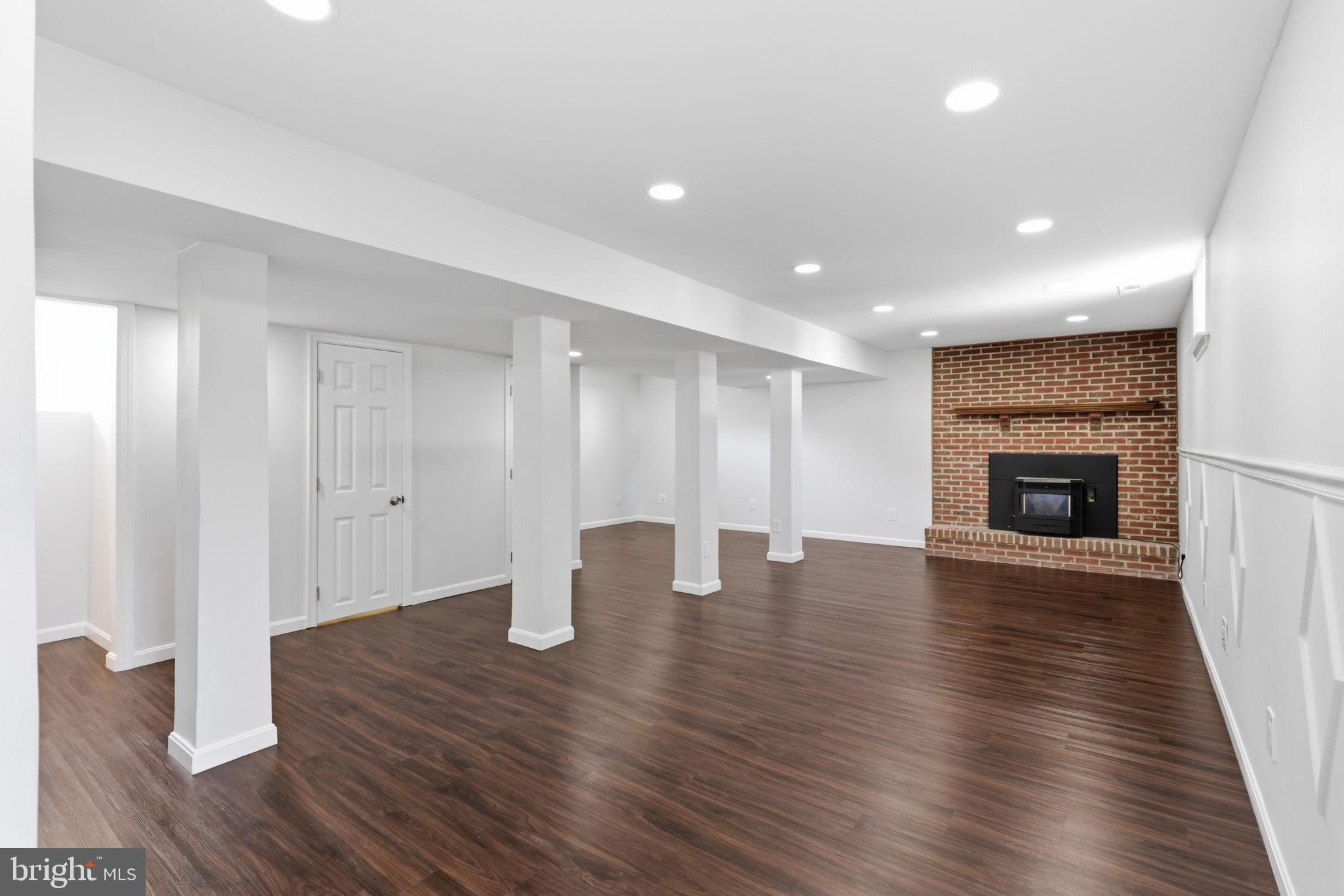 POOLESVILLE OUTSIDE - Residential