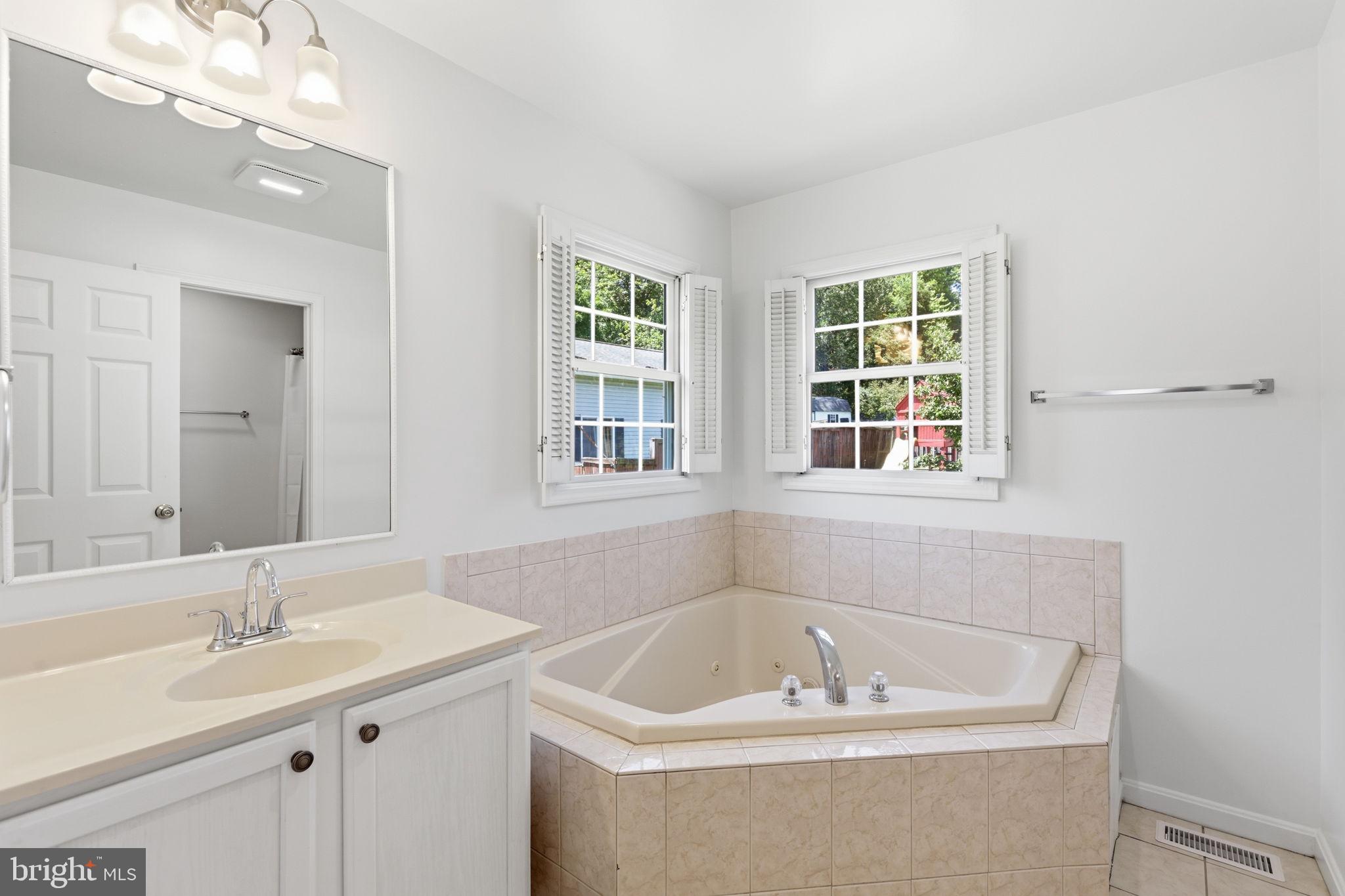 POOLESVILLE OUTSIDE - Residential