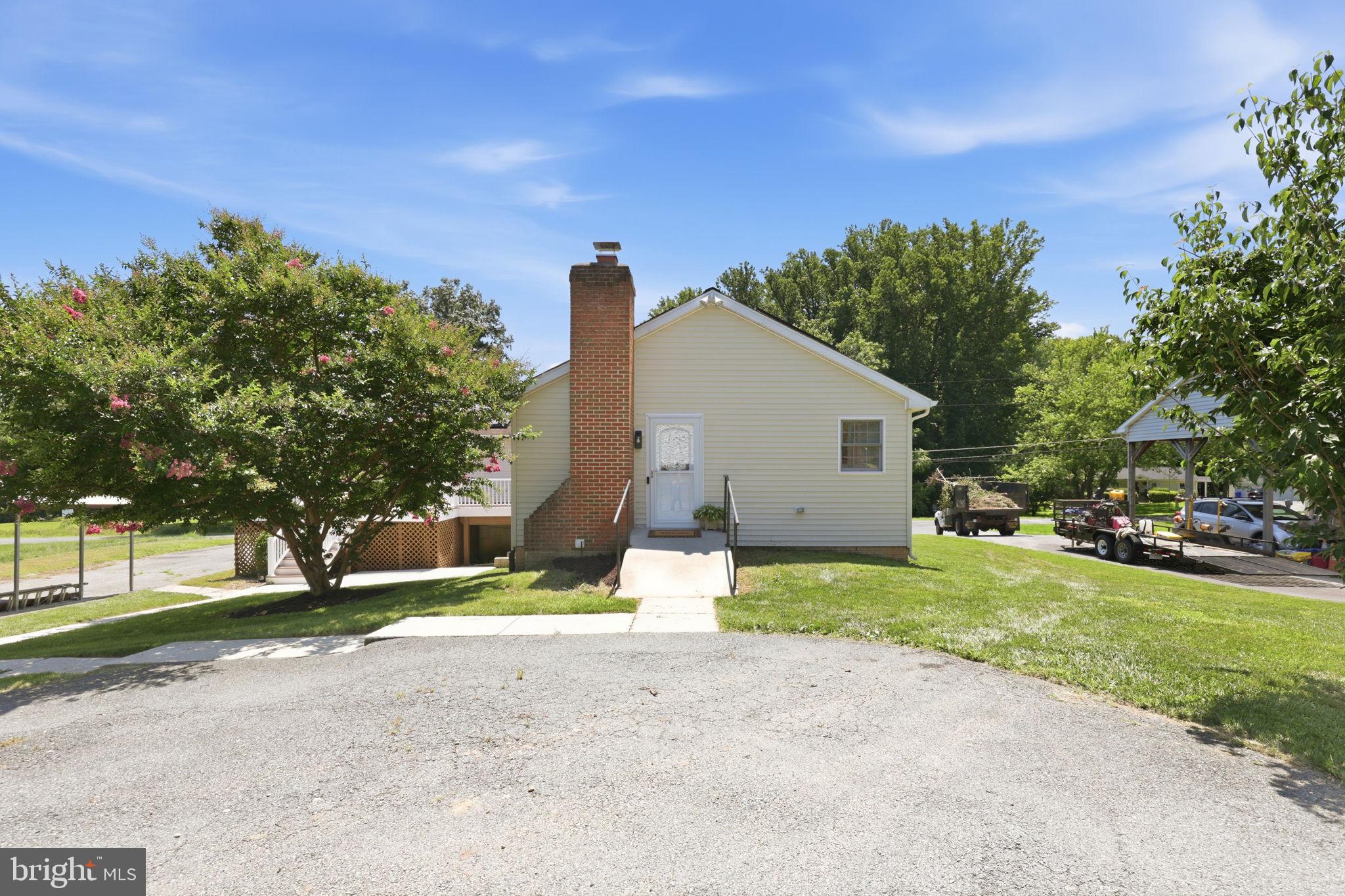 POOLESVILLE OUTSIDE - Residential
