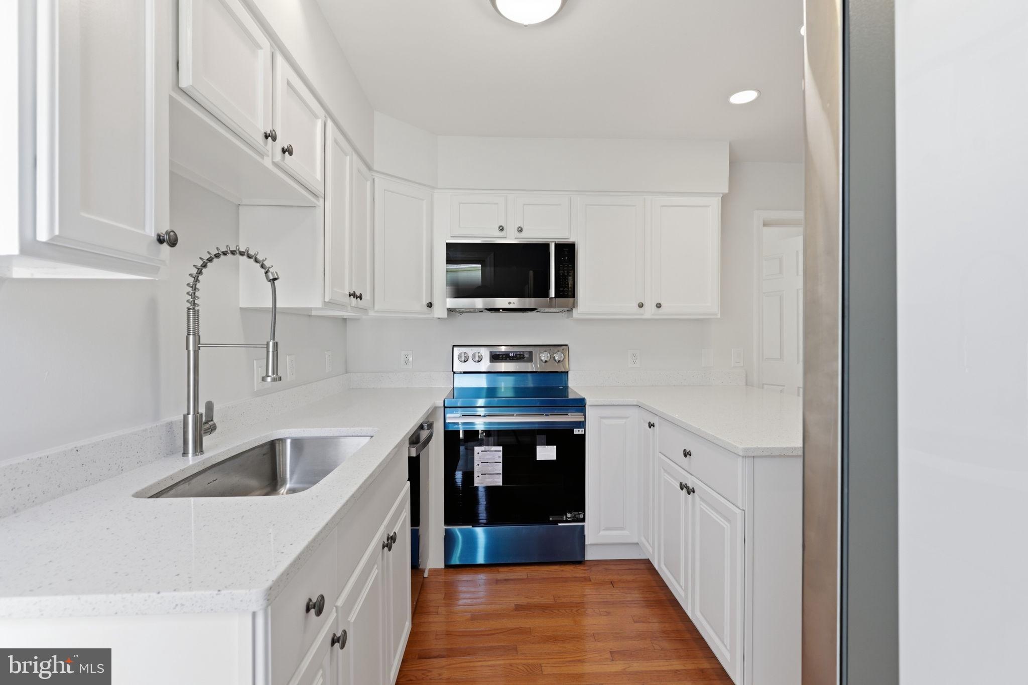 POOLESVILLE OUTSIDE - Residential