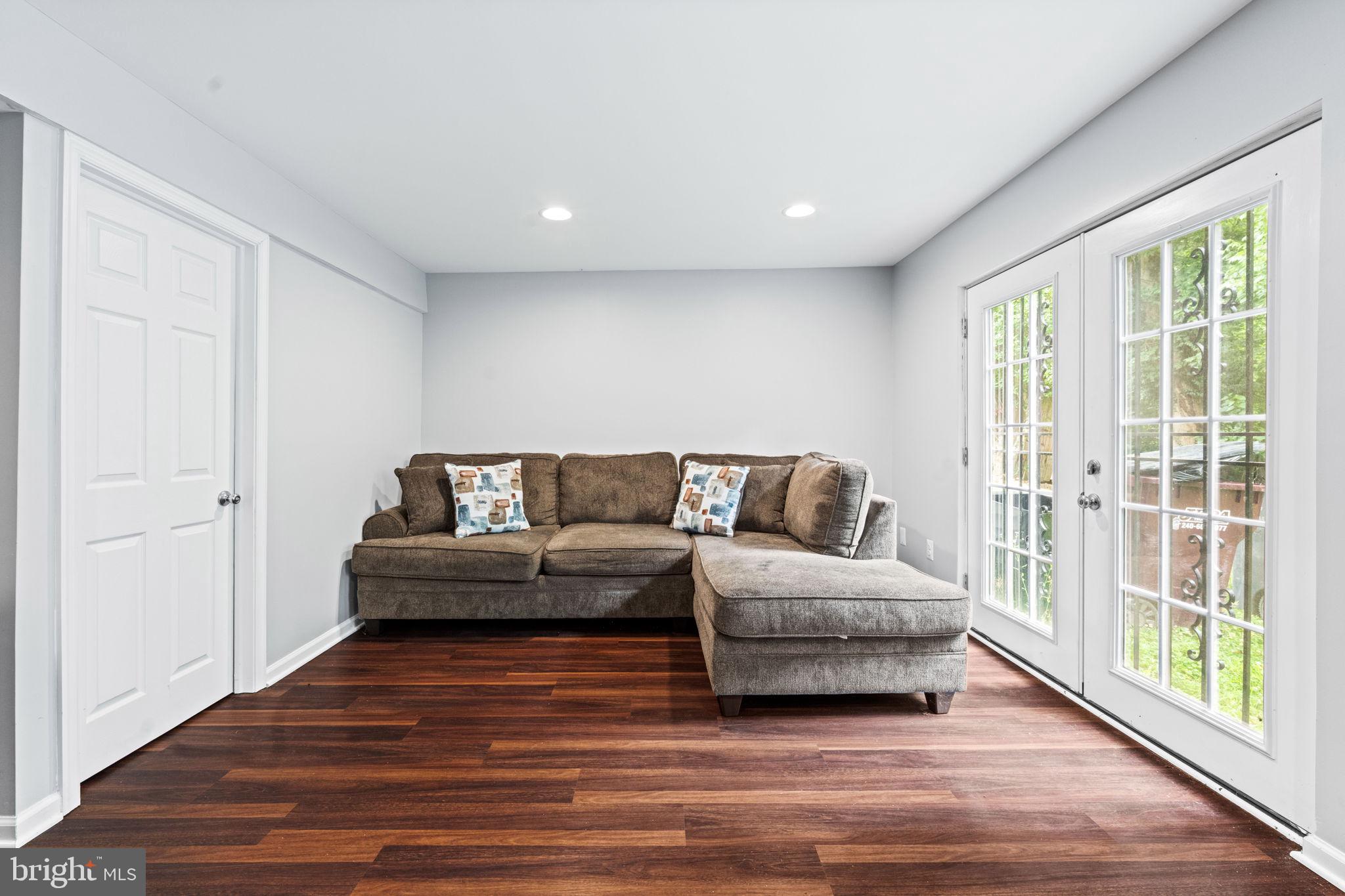 LONDON WOODS - Residential