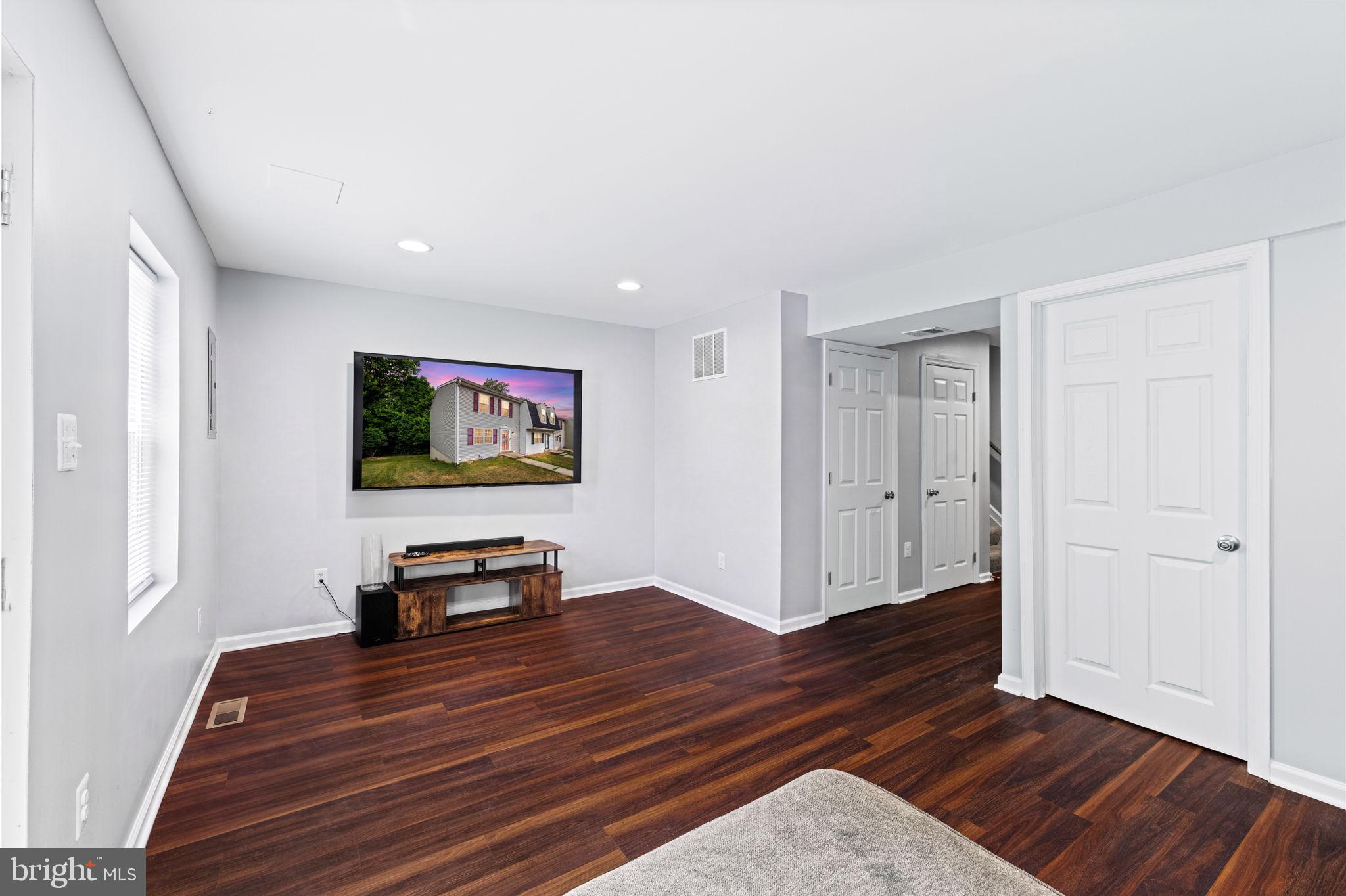 LONDON WOODS - Residential