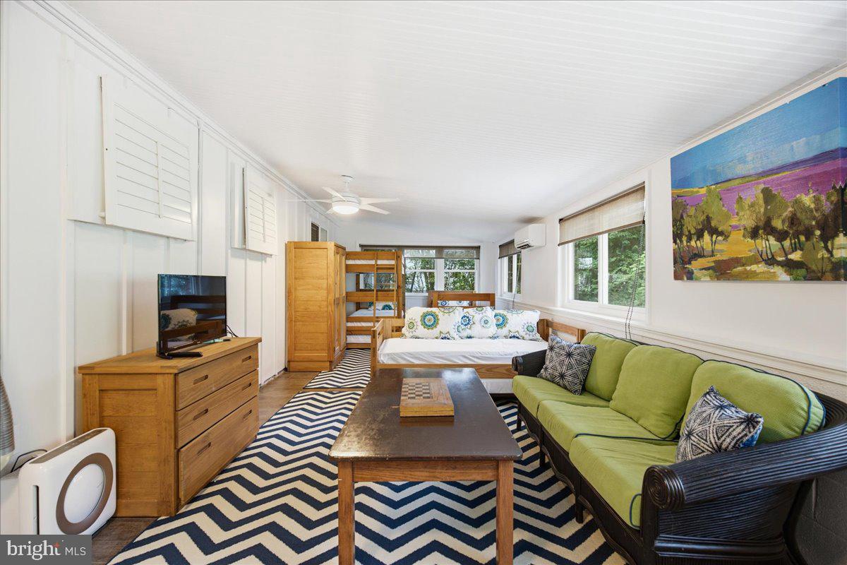 KENWOOD BEACH - Residential