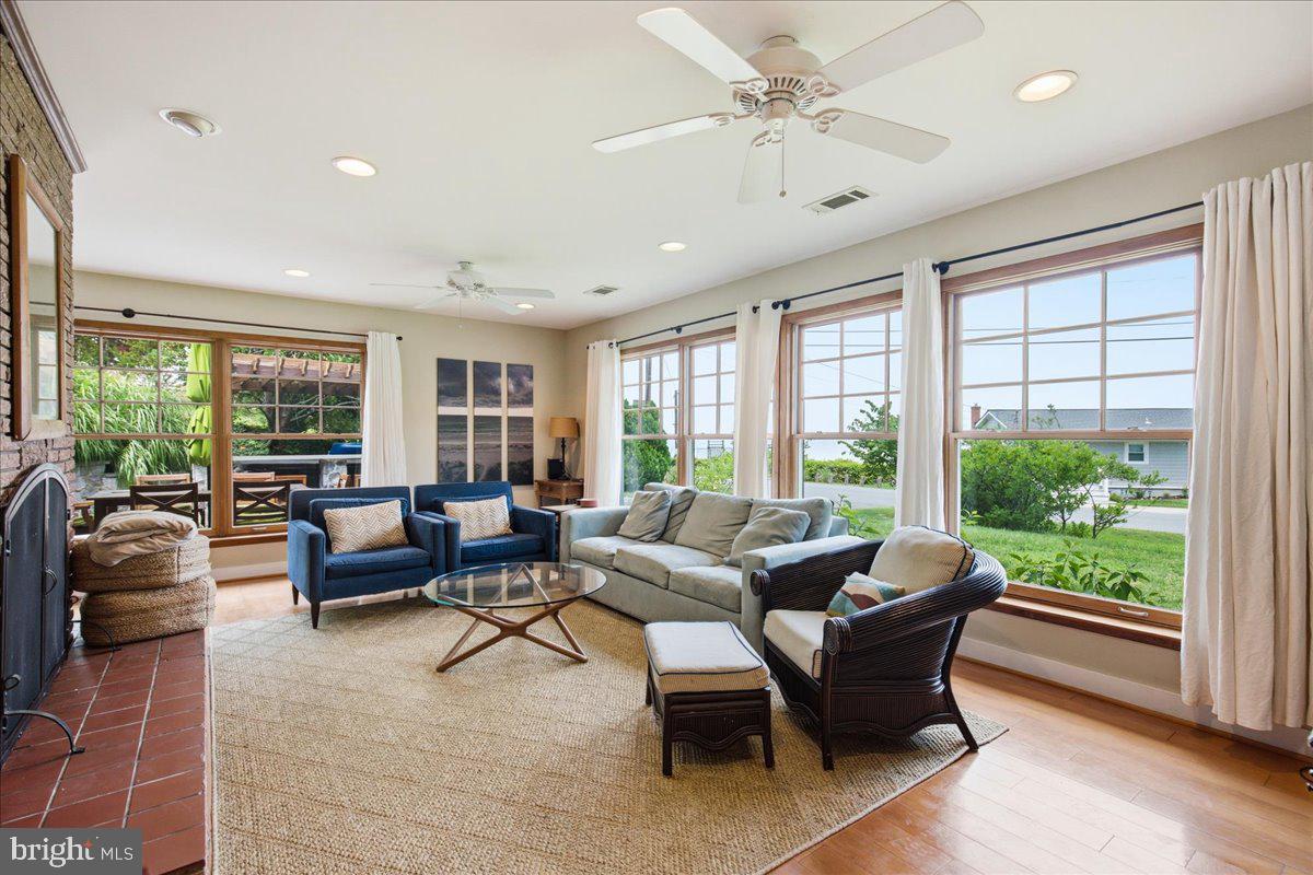 KENWOOD BEACH - Residential