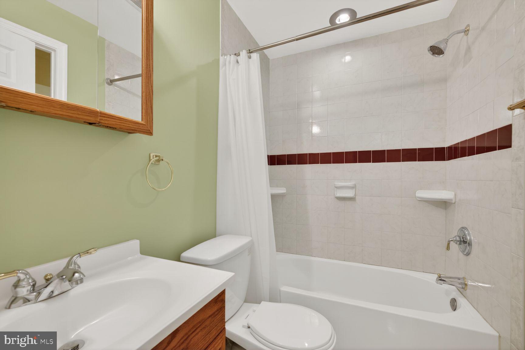 QUINCE ORCHARD KNOLLS - Residential