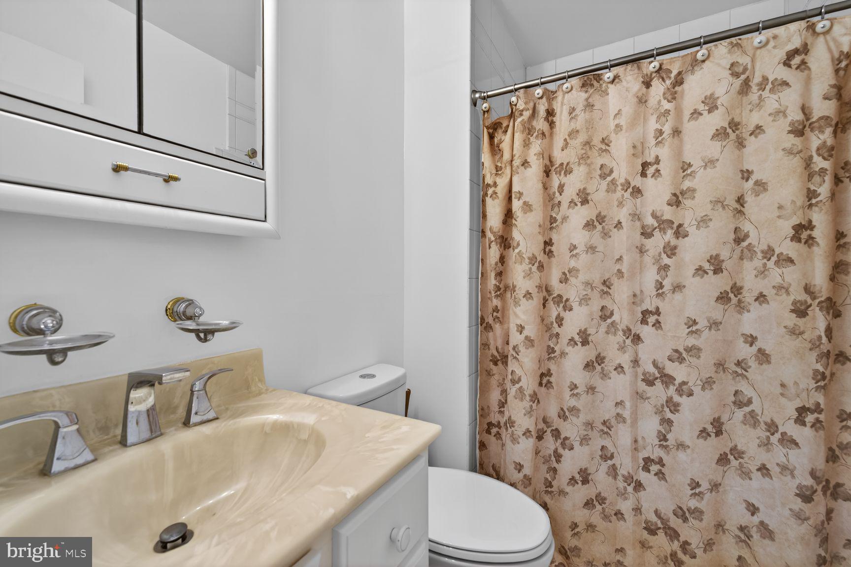 QUINCE ORCHARD KNOLLS - Residential