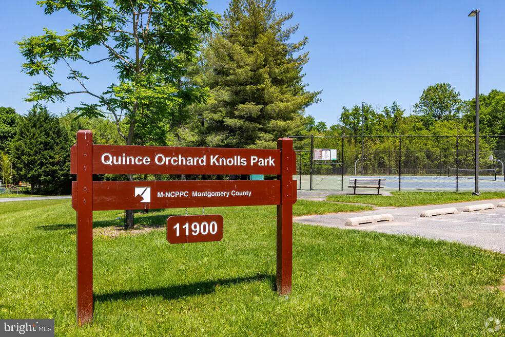 QUINCE ORCHARD KNOLLS - Residential