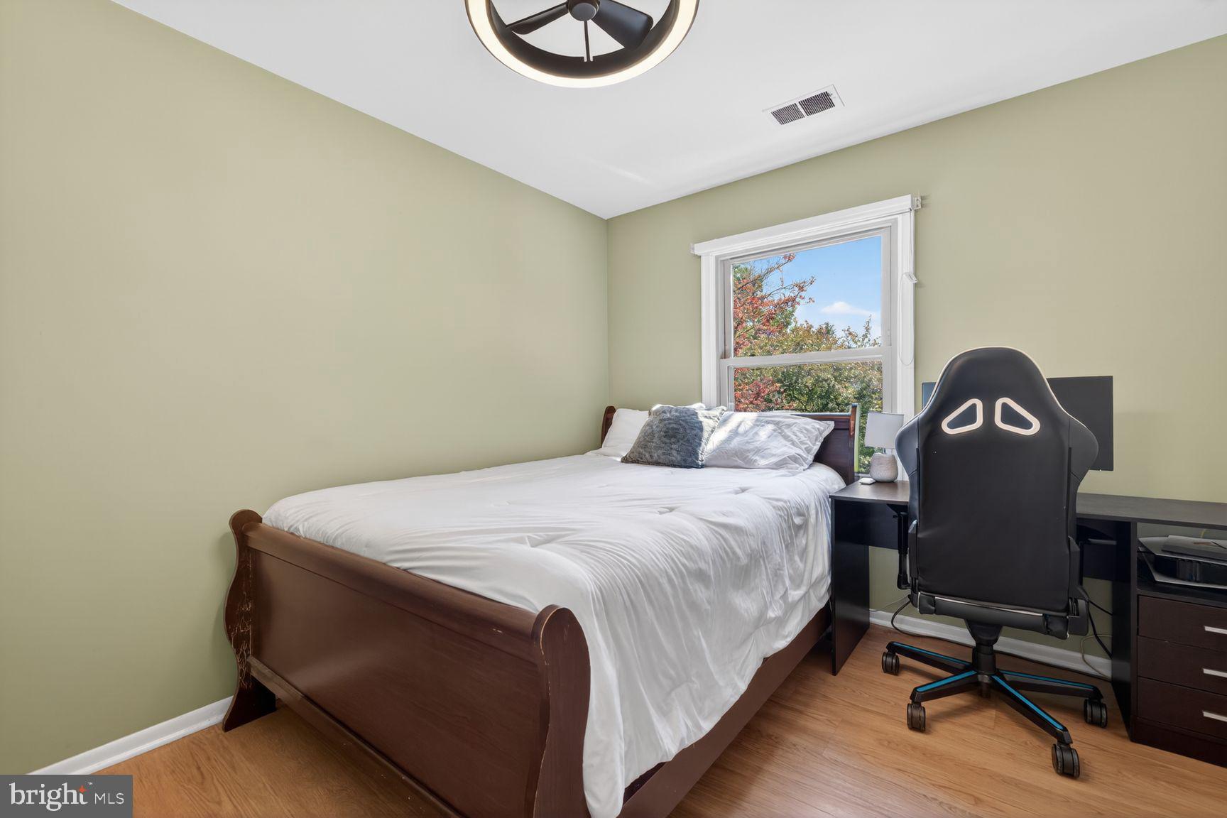 QUINCE ORCHARD KNOLLS - Residential
