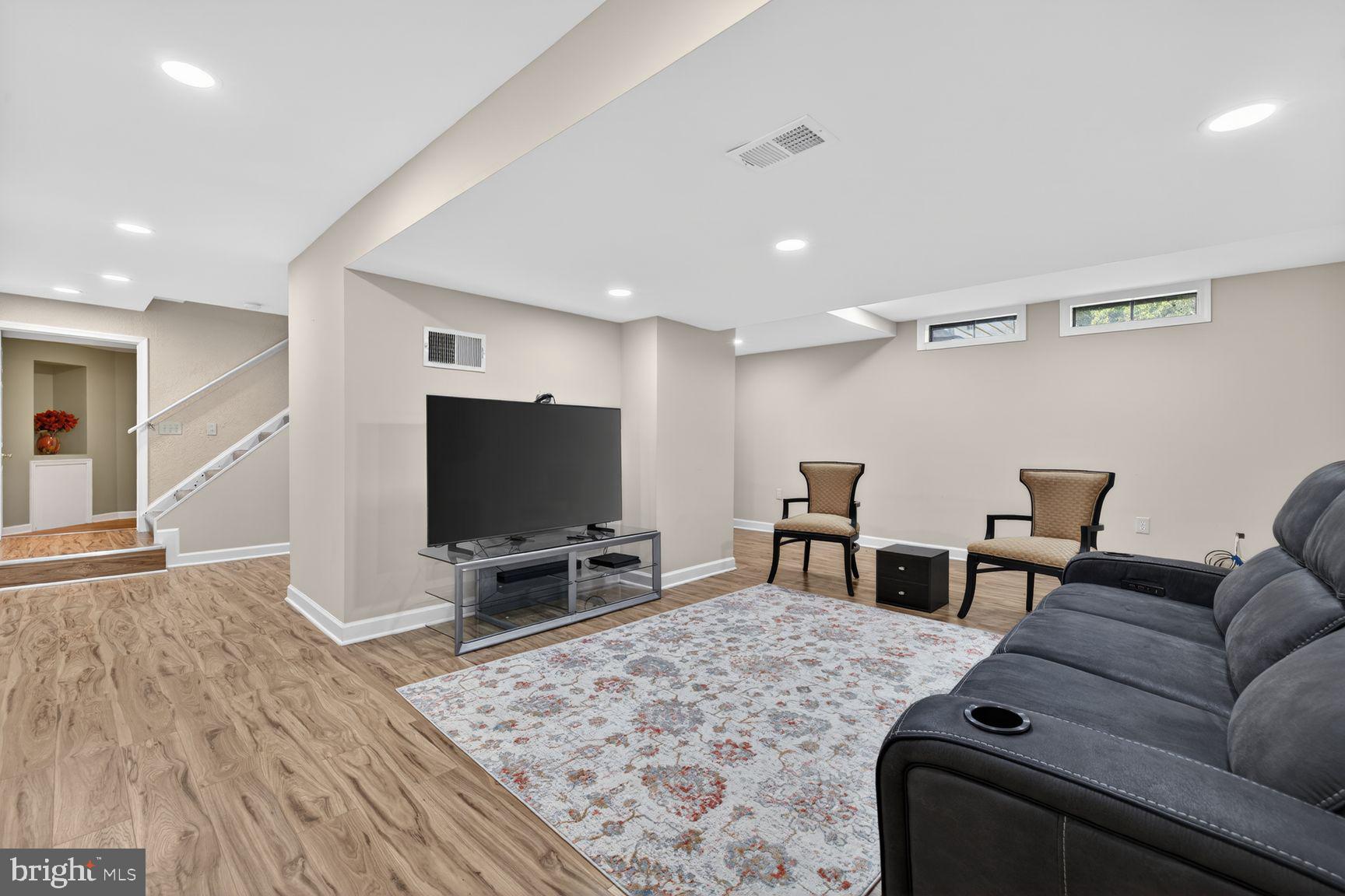 QUINCE ORCHARD KNOLLS - Residential
