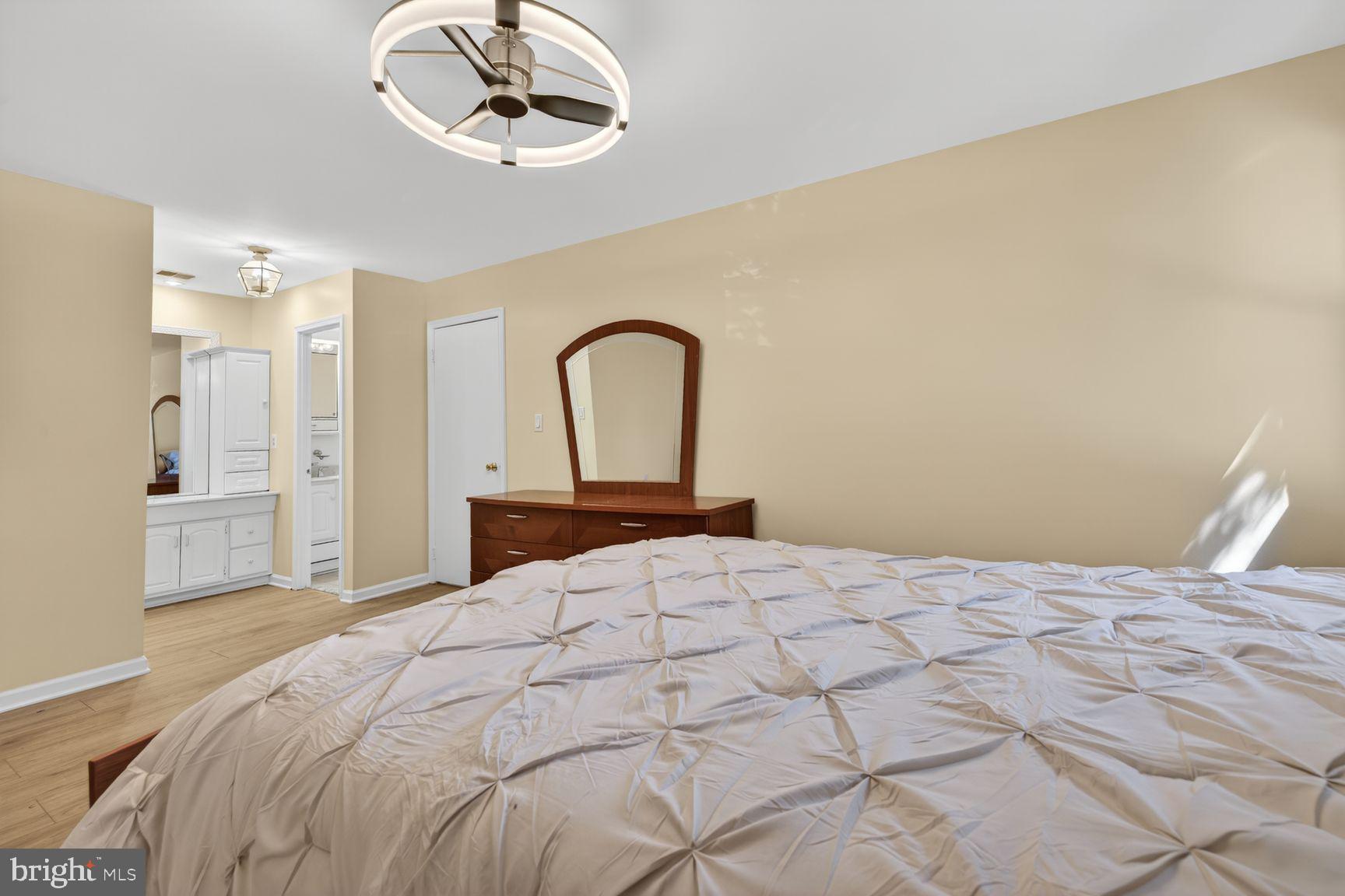 QUINCE ORCHARD KNOLLS - Residential