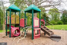 QUINCE ORCHARD KNOLLS - Residential