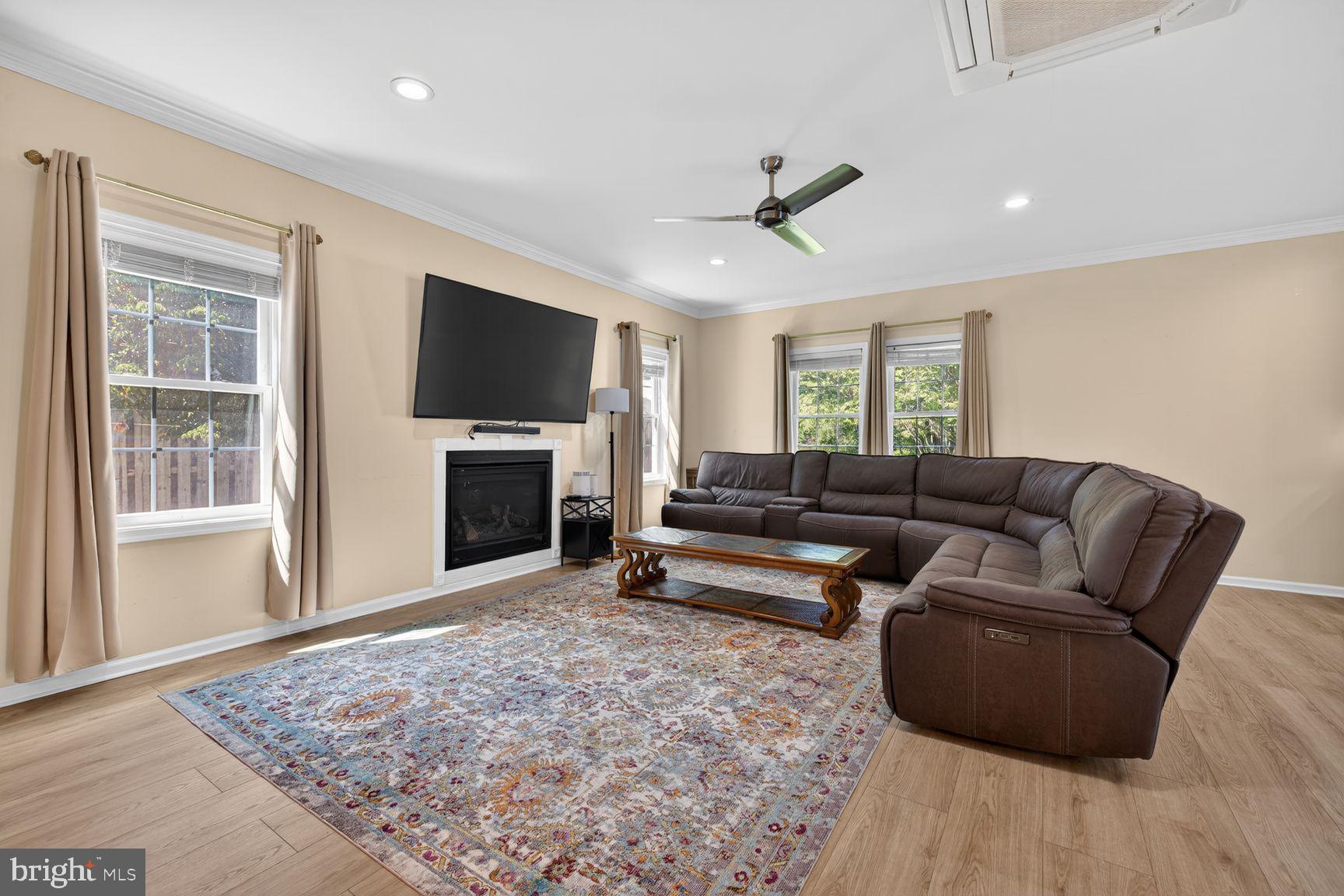 QUINCE ORCHARD KNOLLS - Residential