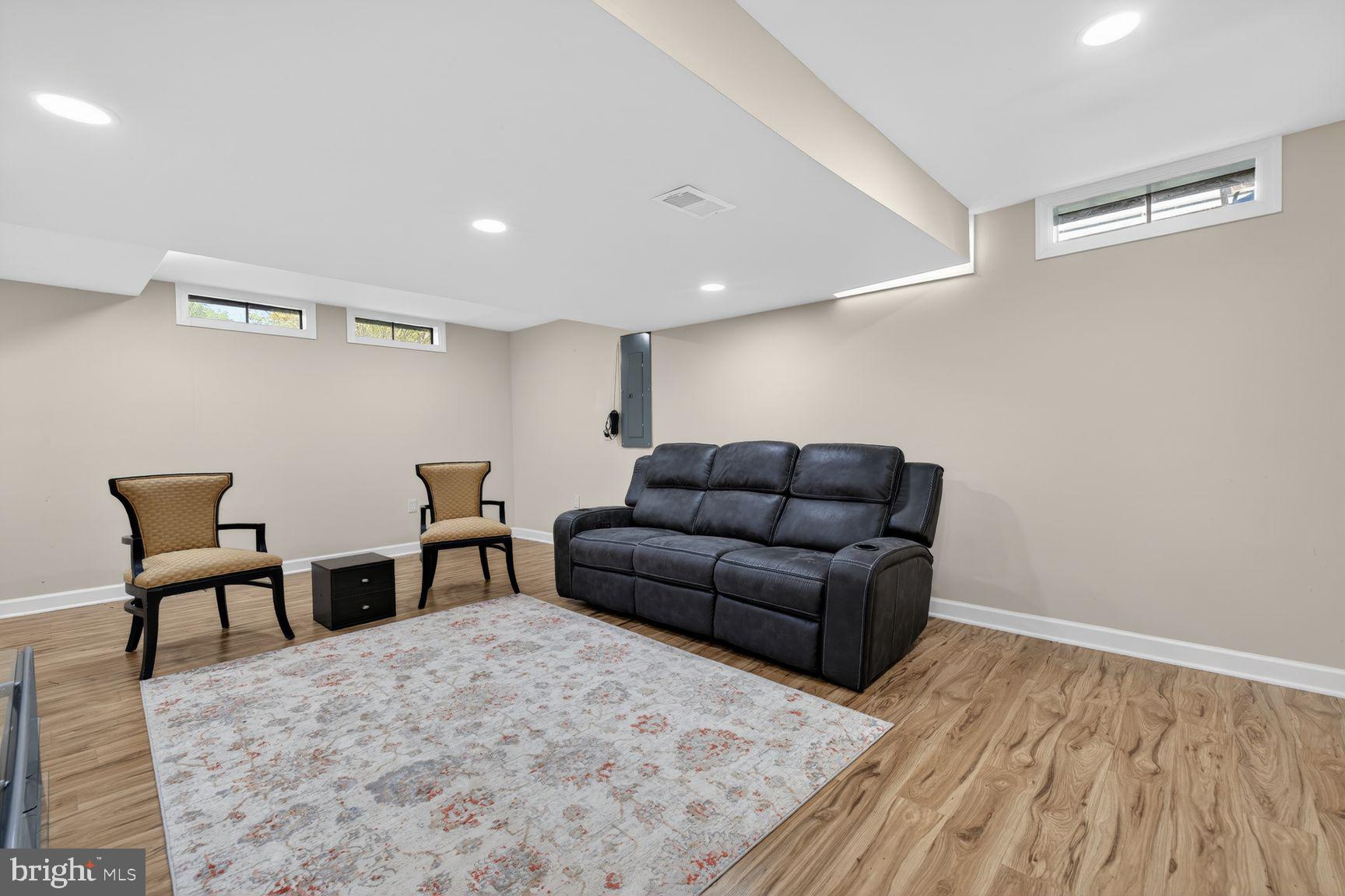 QUINCE ORCHARD KNOLLS - Residential