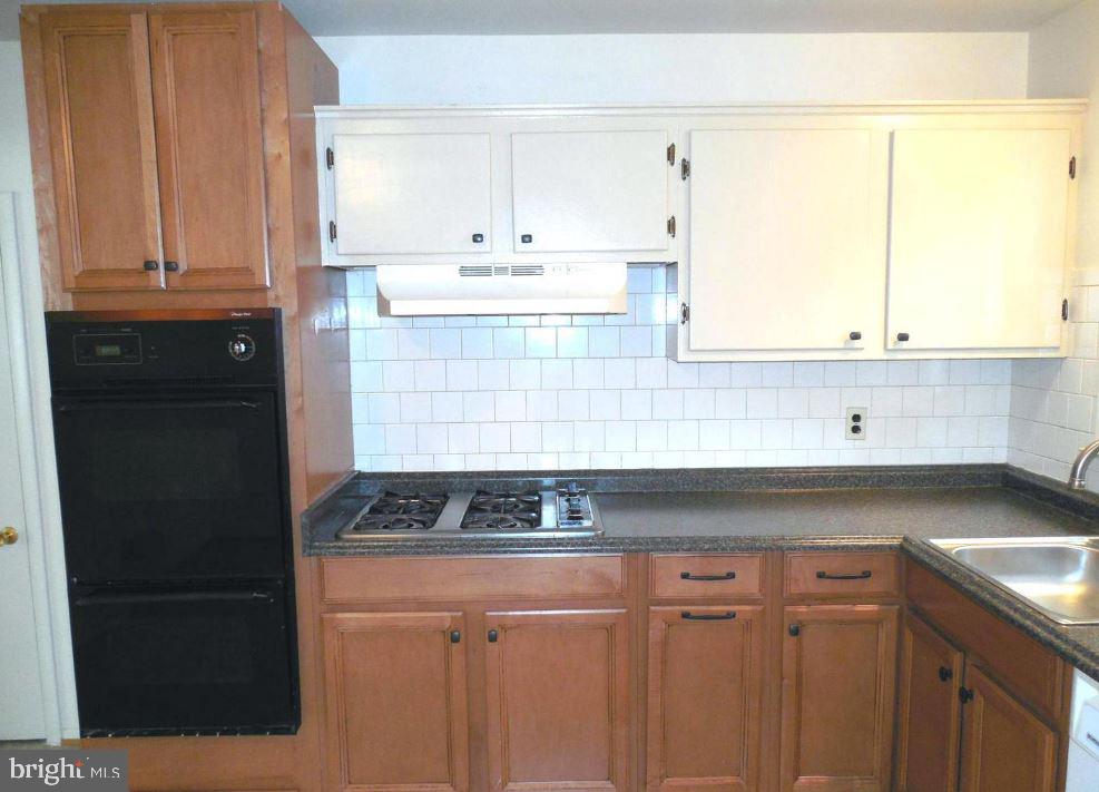 ROLLING VALLEY - Residential Lease