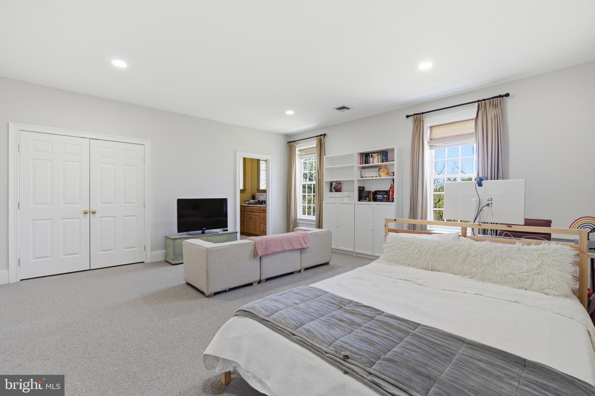 RADNOR HUNT - Residential