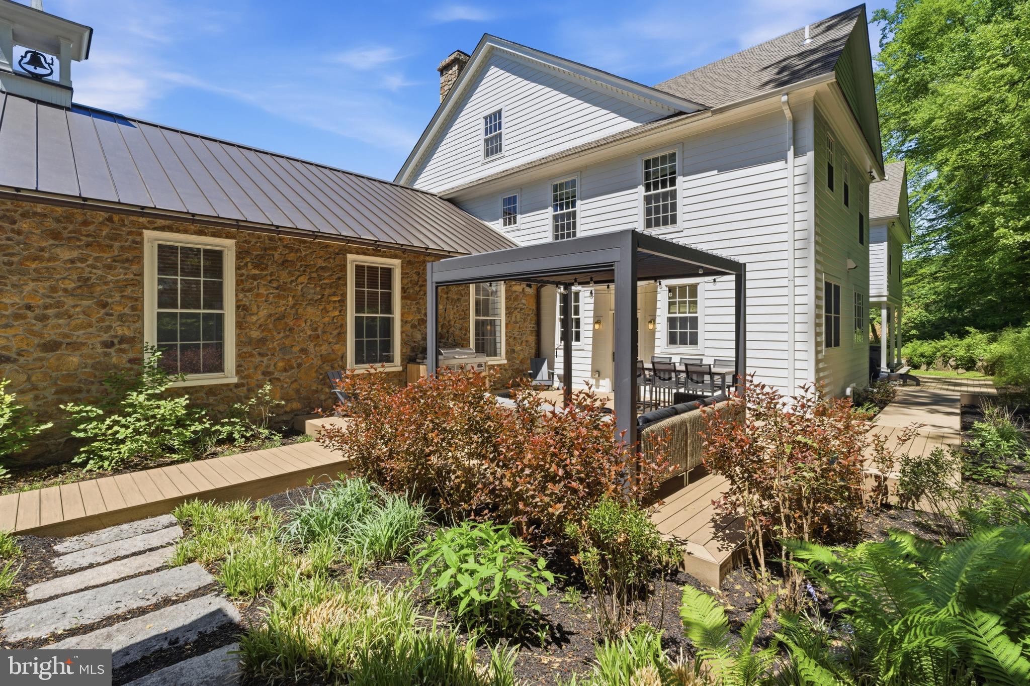 RADNOR HUNT - Residential