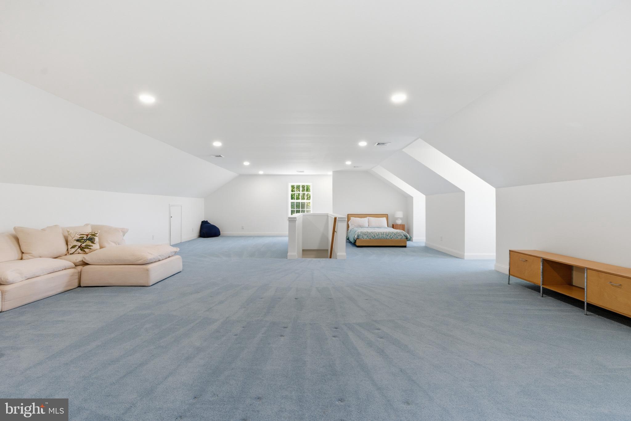 RADNOR HUNT - Residential