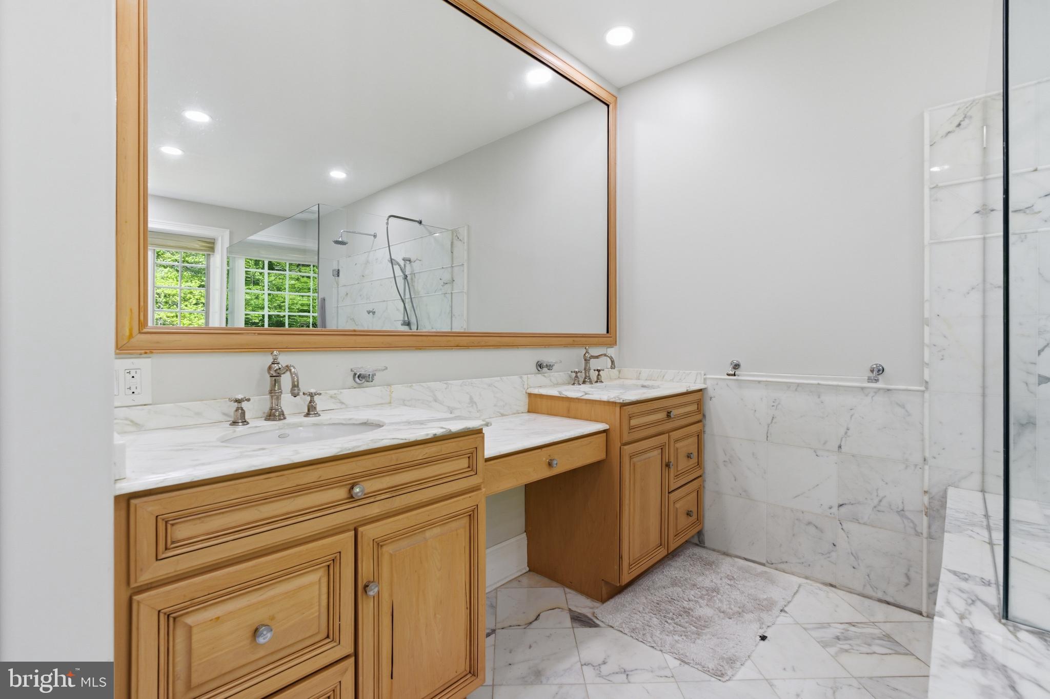RADNOR HUNT - Residential