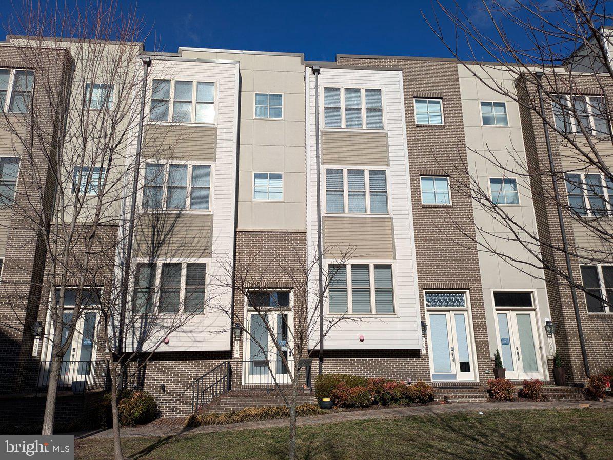 JUNCTION SQUARE - Residential Lease