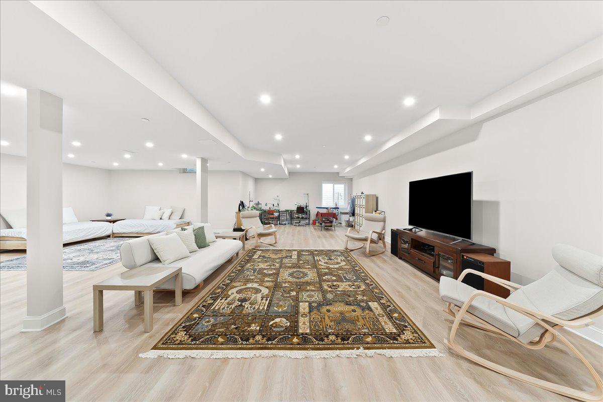 ENCLAVE AT ELLIS PRE - Residential