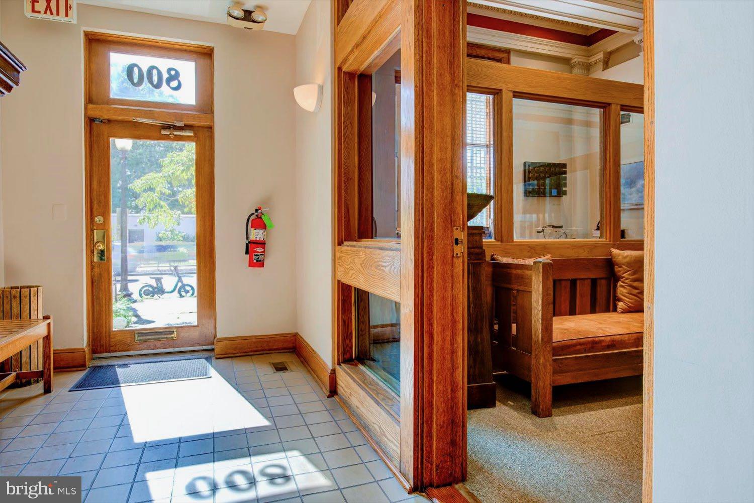 CAPITOL HILL - Commercial Sale