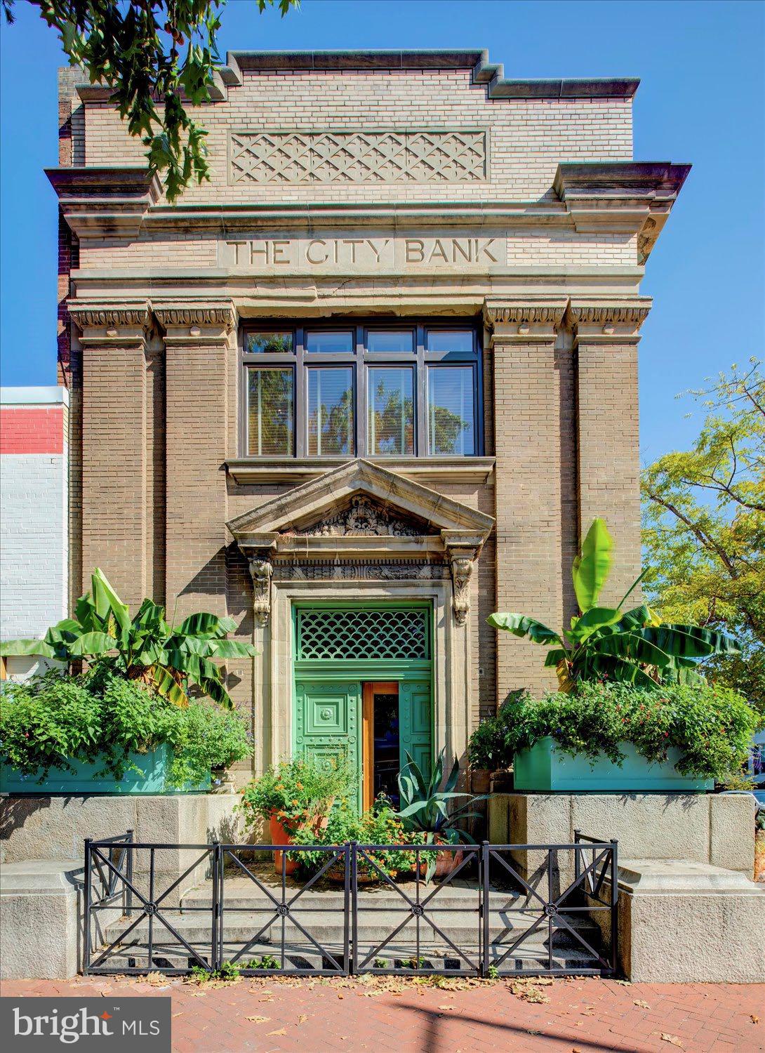 CAPITOL HILL - Commercial Sale