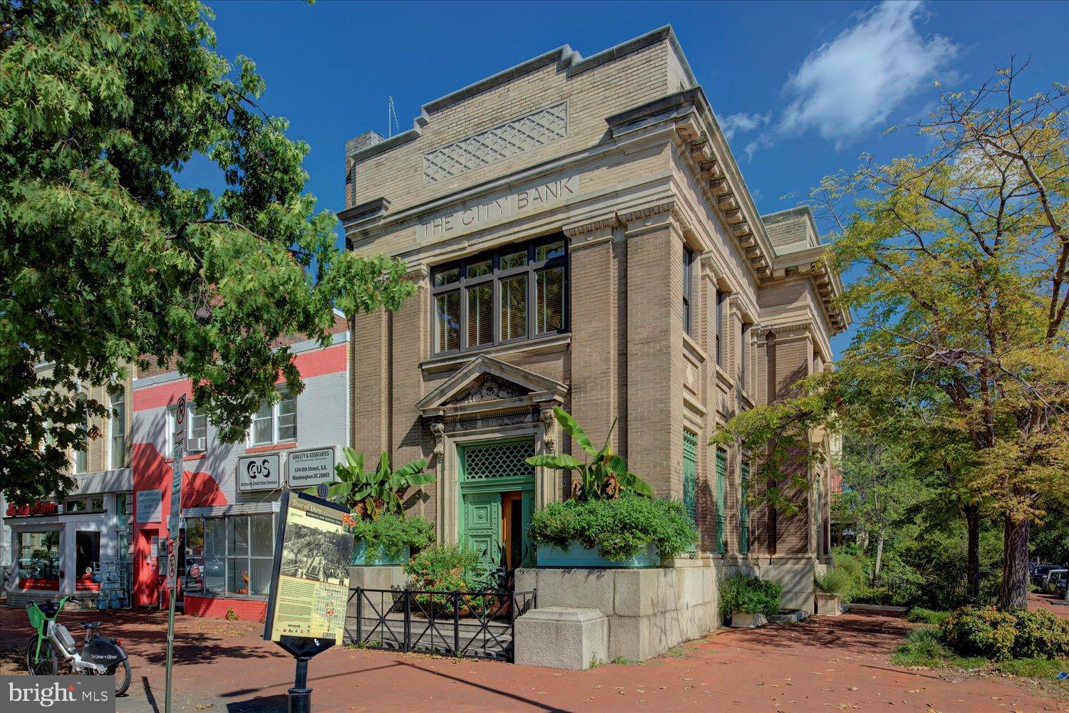 CAPITOL HILL - Commercial Sale