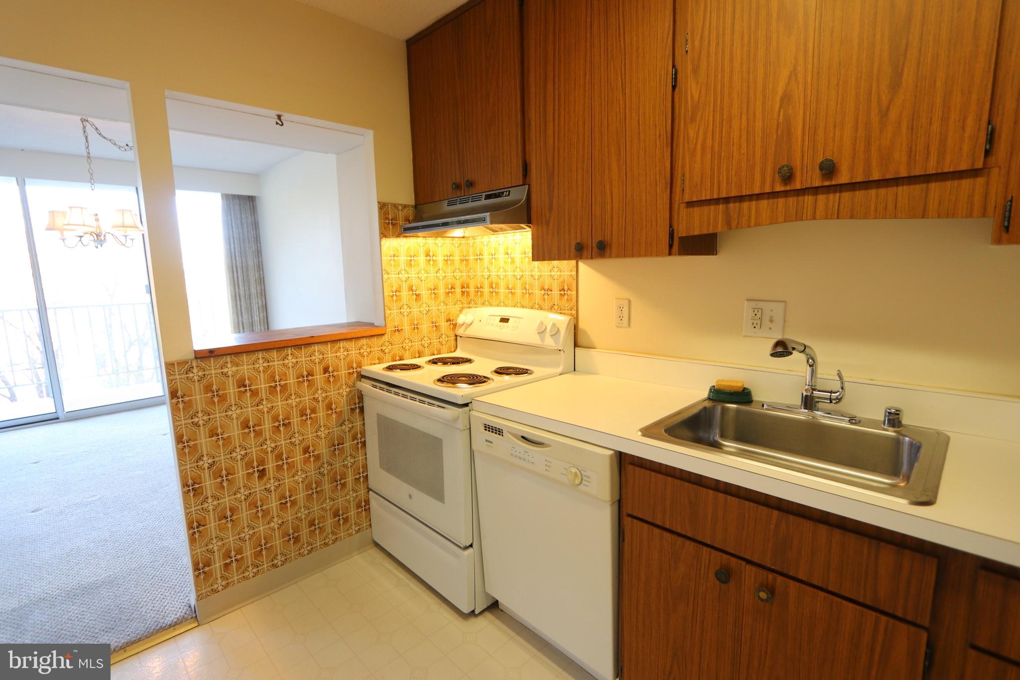 HUNTING CREEK CLUB CONDOMINIUMS - Residential