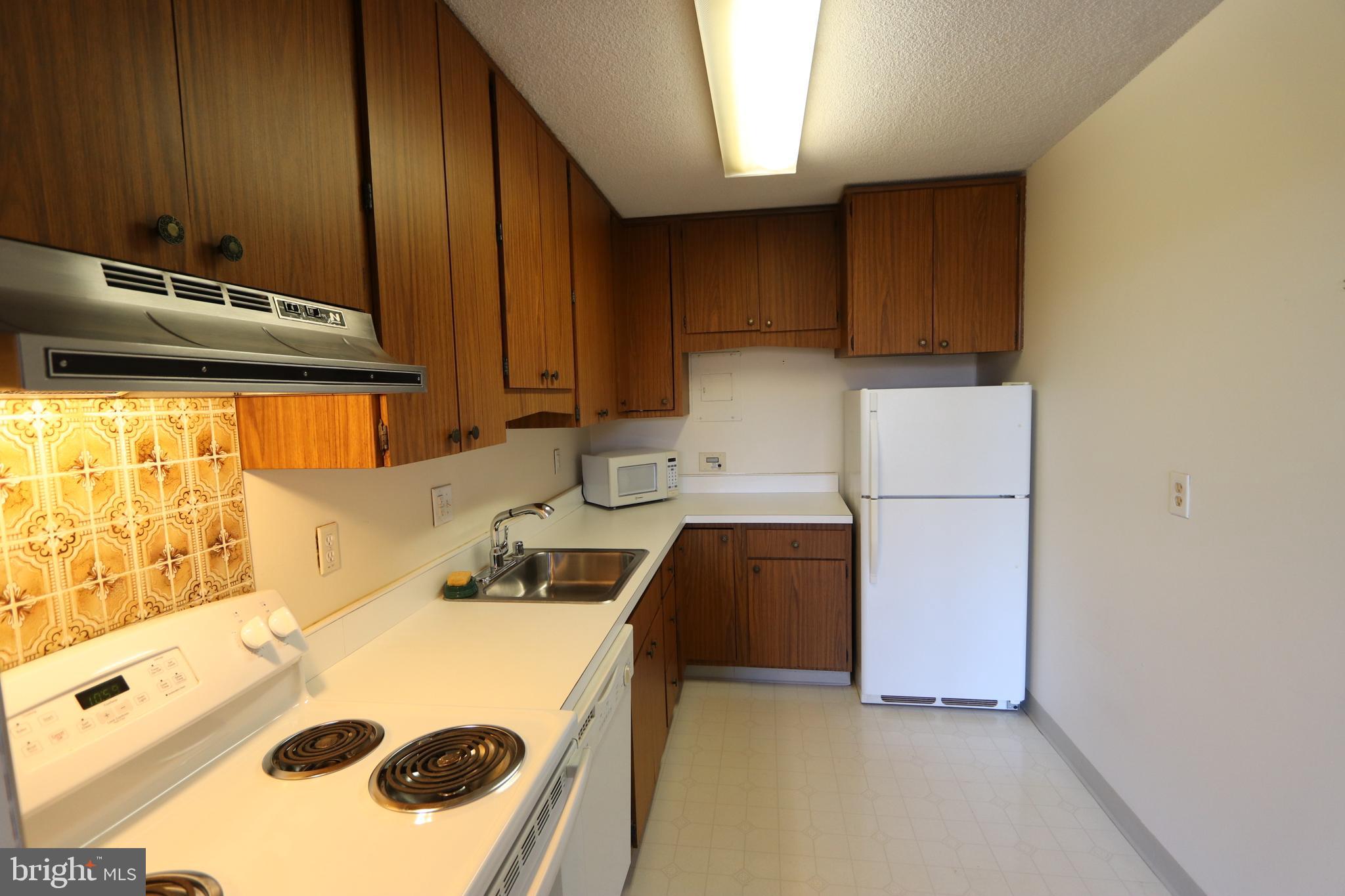 HUNTING CREEK CLUB CONDOMINIUMS - Residential