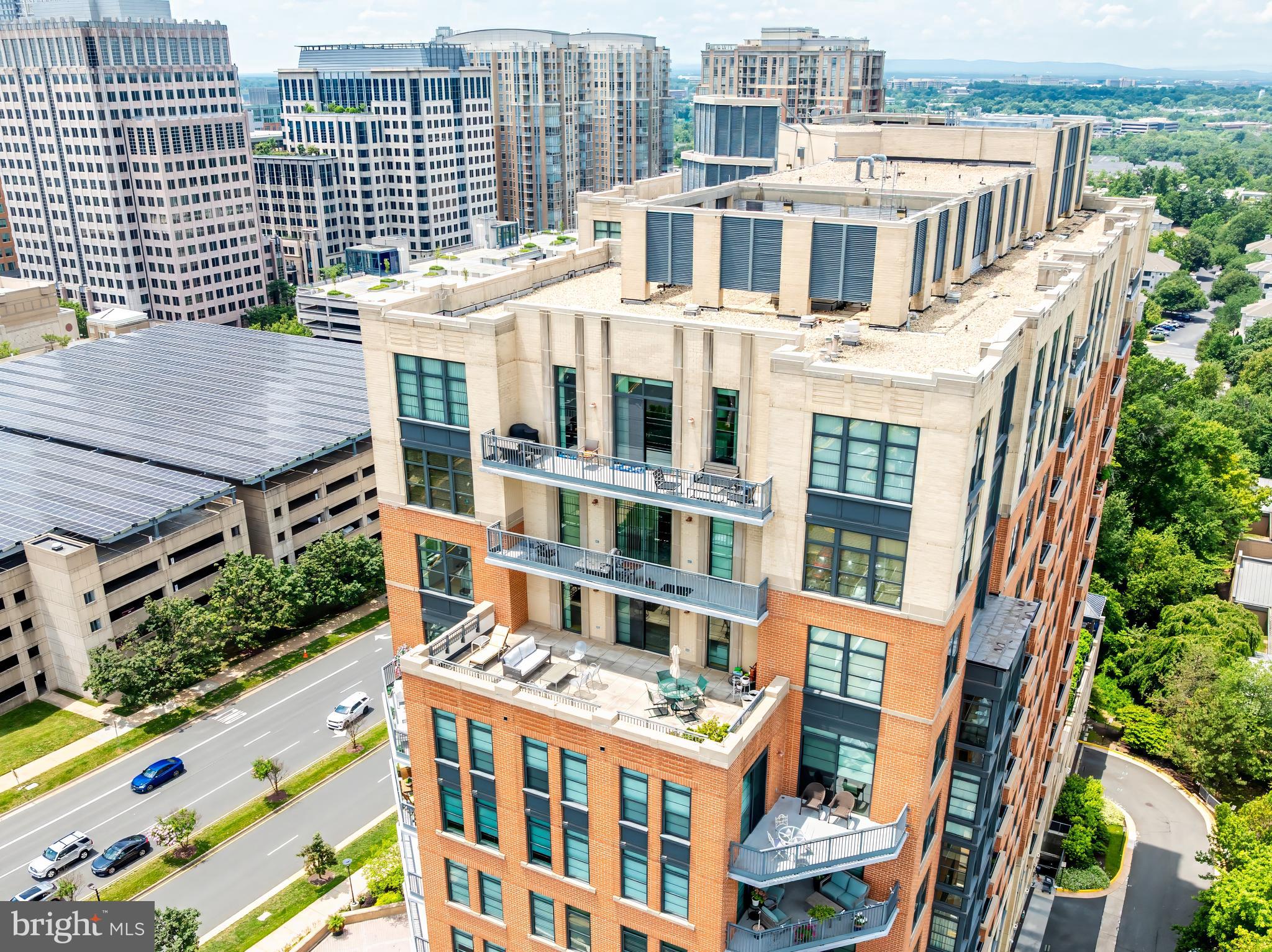 PARAMOUNT - Residential