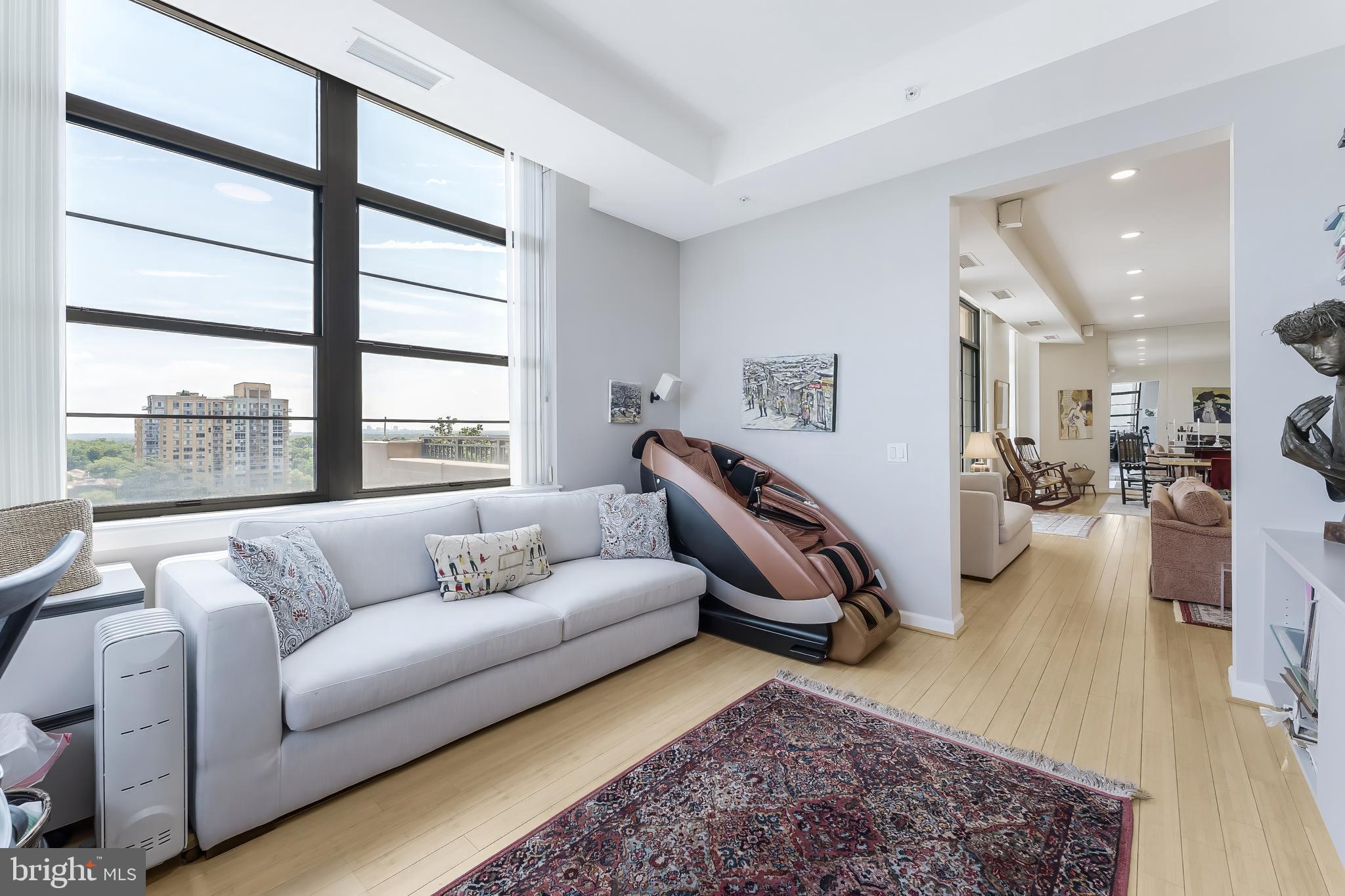 PARAMOUNT - Residential